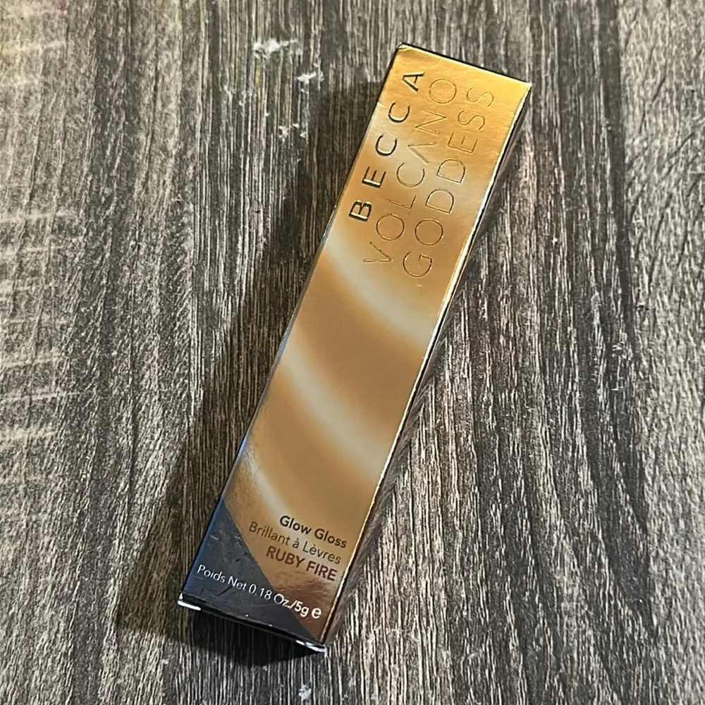 🥰🥰Becca Volcano Goodess Glow Gloss - Ruby Fire🥰🥰